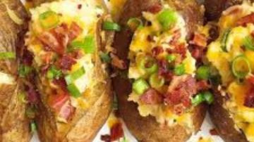 بطاطس محشية بالبيض والبصل.. وصفة اقتصادية تشعل سفرة السحور بطعم مختلف