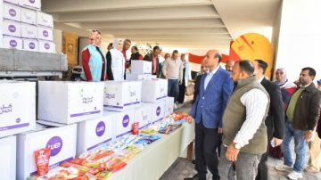 محافظ أسيوط يشهد تسليم 4 آلاف كرتونة مواد غذائية للأسر الأولى بالرعايةج محافظ أسيوط يشهد تسليم 4 آلاف كرتونة مواد غذائية للأسر الأولى بالرعايةج