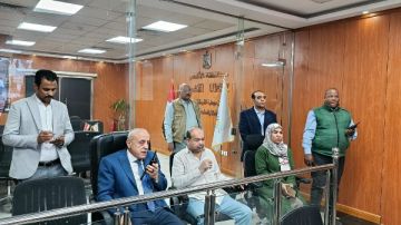 محافظ الأقصر يتفقد غرفة العمليات لمتابعة عيد الفطر والتعامل الفوري مع الطوارئ