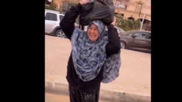 مش معايا فلوس معايا ربنا.. حياة كريمة تهدي سيدة 20 ألف جنيه مش معايا فلوس معايا ربنا.. حياة كريمة تهدي سيدة 20 ألف جنيه