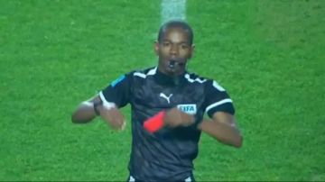 مفاجأة.. لماذا لوح حكم مباراة الأهلي والترجي بالبطاقة الحمراء بعد اللقاء؟