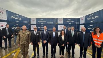 وزير الخارجية يسلم 1000 طن من المساعدات الإغاثية خلال زيارته لبيروت