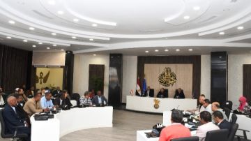 أسوان.. مكافأت وحوافز مالية للمتميزين بملفات التصالح وتقنين الأراضى أسوان.. مكافأت وحوافز مالية للمتميزين بملفات التصالح وتقنين الأراضى