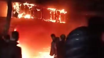 إخماد حريق في محل موبايلات بالعمرانية الغربية.. صور إخماد حريق في محل موبايلات بالعمرانية الغربية.. صور