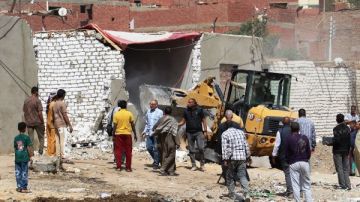 اجازة عيد الفطر بأسوان تشهد أكبر حملة لإزالة التعديات بمنطقة خلف المسلة ..صور