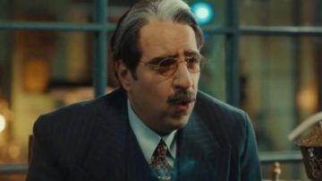 النص الحلقة 8.. أحمد أمين وفريقه يسافرون إلى لندن