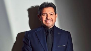 رفقة زوجته.. وصول هاني شاكر إلى باريس لتلقى العلاج