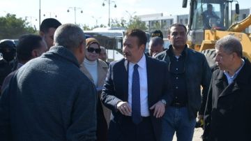 محافظ بورسعيد يؤكد الدفع بمزيد من المعدات والعمالة لتكثيف الجهود لإزالة تراكمات الردش