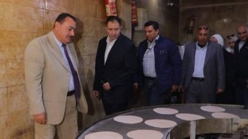 محافظ دمياط: الالتزام بإنتاج رغيف الخبز طبقا للمواصفات والأوزان المحددة