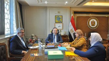 وزير التعليم العالي يبحث تعزيز كفاءة الخريجين بقطاع التمريض