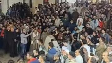 أهالى قرية بالدقهلية يؤدون صلاة الجنازة على أب وأم وابنتهما غرقوا فى مياه مشروع ناصر