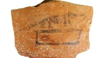 اكتشاف أكثر من 40 ألف قطعة فخارية كان المصريون القدماء يستخدمونها كأوراق للكتابة