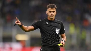 بسبب واقعة بيلينجهام.. قلق في ليفربول من حكم مباراة جالاتا سراي بسبب واقعة بيلينجهام.. قلق في ليفربول من حكم مباراة جالاتا سراي