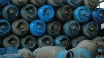 بعد شكاوى المواطنين.. سوهاج تضخ 150 ألف أسطوانة بوتاجاز إضافية وتكثف الحملات لمواجهة السوق السوداء بعد شكاوى المواطنين.. سوهاج تضخ 150 ألف أسطوانة بوتاجاز إضافية وتكثف الحملات لمواجهة السوق السوداء