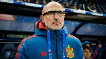 مدرب إسبانيا يشيد بالمغرب قبل المونديال: منتخب استثنائي قادر على ترك بصمة مدرب إسبانيا يشيد بالمغرب قبل المونديال: منتخب استثنائي قادر على ترك بصمة