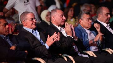 ناقد رياضي يهاجم مسئولي الأهلي: أخطاء إدارية وصفقات بلا هدف