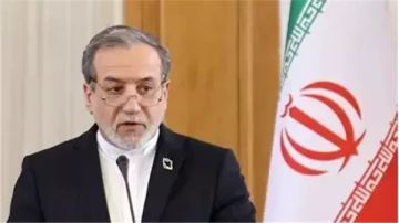 وزير خارجية إيران: مضيق هرمز مفتوح للجميع باستثناء السفن الأمريكية