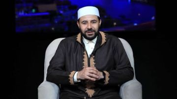 الداعية شريف شحاتة يحذر الزوجات: البحث في النفايات يجلب الهلاك