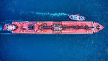 الضربة الأمريكية لجزيرة خرج الإيرانية تنذر بتفاقم اضطرابات سوق النفط العالمية