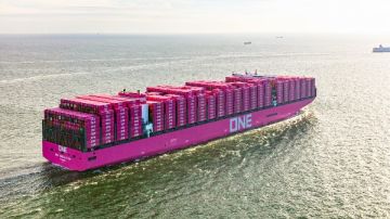 تعرض سفينة حاويات لأضرار أثناء رسوها جنوب غرب مضيق هرمز