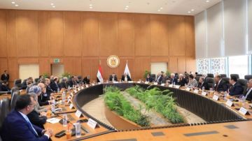 رئيس جامعة المنيا يستعرض جهود لجنة ميكنة العمل الإداري بالجامعات