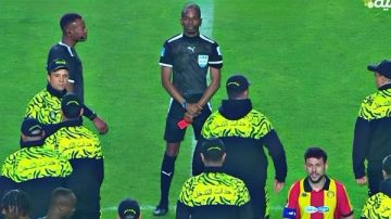 تعليق صادم من إعلامي بعد هزيمه الأهلي: مدرب ضعيف وحكم سيء السمعة تعليق صادم من إعلامي بعد هزيمه الأهلي: مدرب ضعيف وحكم سيء السمعة