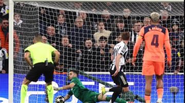 لامين يامال ينقذ برشلونة في الوقت القاتل ويقوده للتعادل أمام نيوكاسل في دوري الأبطال لامين يامال ينقذ برشلونة في الوقت القاتل ويقوده للتعادل أمام نيوكاسل في دوري الأبطال