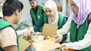 للعام السابع.. بصيرة ترسخ الدمج المجتمعي بمشاركة أبنائها من المكفوفين في تعبئة كراتين رمضان