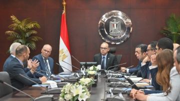 مصر تبحث تطورات أكبر مشروع متكامل للطاقة المتجددة.. تذليل كافة العقبات أمام الاستثمارات الاستراتيجية الكبرى.. ونواب: سيوفر الأمان للمستثمر مع وجود حركة مرنة لدخول وخروج العملة الصعبة مصر تبحث تطورات أكبر مشروع متكامل للطاقة المتجددة.. تذليل كافة العقبات أمام الاستثمارات الاستراتيجية الكبرى.. ونواب: سيوفر الأمان للمستثمر مع وجود حركة مرنة لدخول وخروج العملة الصعبة