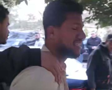 مصر.. فيديو لـزبون يرفض دفع ثمن الطعام ويصور العامل وهو يبكي يثير غضب المصريين مصر.. فيديو لـزبون يرفض دفع ثمن الطعام ويصور العامل وهو يبكي يثير غضب المصريين