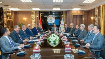 وزير الإنتاج الحربي يجتمع مع رؤساء الشركات المنتجة للذخائر