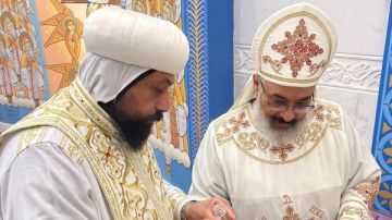 الأنبا أثناسيوس يتفقد كنيسة السمائيين بالأميرية ويدشن أواني المذبح الأنبا أثناسيوس يتفقد كنيسة السمائيين بالأميرية ويدشن أواني المذبح