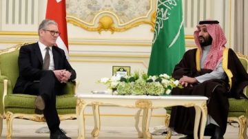 بريطانيا تدين الهجمات الإيرانية على السعودية.. ستارمر يؤكد دعم بلاده ويدعو لخفض التصعيد بريطانيا تدين الهجمات الإيرانية على السعودية.. ستارمر يؤكد دعم بلاده ويدعو لخفض التصعيد