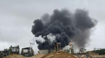 تصعيد خطير.. صواريخ إيرانية تستهدف مصنعا جنوب إسرائيل وتتسبب في تسرب مواد خطرة وإصابات متفرقة تصعيد خطير.. صواريخ إيرانية تستهدف مصنعا جنوب إسرائيل وتتسبب في تسرب مواد خطرة وإصابات متفرقة