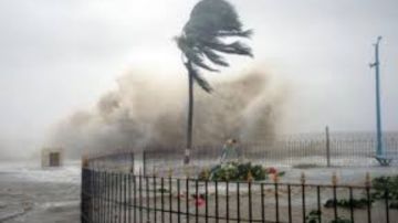 رياح قوية وأمطار غزيرة.. الأرصاد تحذر من منخفض جوي عميق قادم من ليبيا