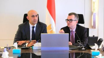 زيادة الإستثمارات الموجهة لقطاع التعليم وبحث آليات توفير التابلت لطلاب المدارس الفنية زيادة الإستثمارات الموجهة لقطاع التعليم وبحث آليات توفير التابلت لطلاب المدارس الفنية