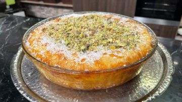 طريقة عمل الجلاش بالبسبوسة في الفرن طريقة عمل الجلاش بالبسبوسة في الفرن