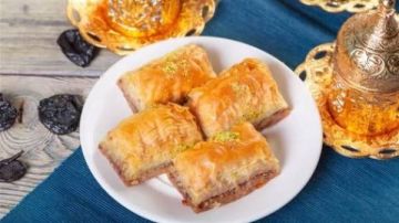 طريقة عمل الجلاش بالكاسترد .. حلوى اقتصادية بطعم المحلات