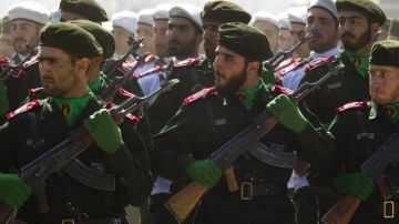 الحرس الثوري الإيراني يشن موجة صاروخية ومسيرات ضد إسرائيل والقواعد الأمريكية