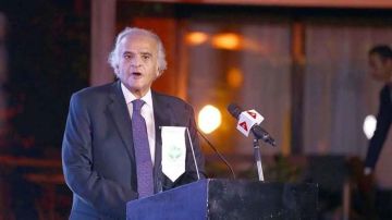 الزمالك يمنح ممدوح عباس الرئاسة الشرفية للنادي (صورة)