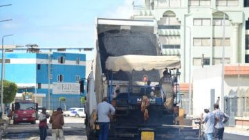 بدء أعمال طبقة الأسفلت لترميمات مساكن منخفض الجامعة في بورفؤاد بدء أعمال طبقة الأسفلت لترميمات مساكن منخفض الجامعة في بورفؤاد