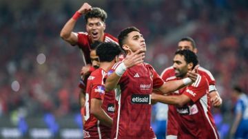 بعثة الأهلي تصل تونس استعدادا لمواجهة الترجي في دوري أبطال أفريقيا بعثة الأهلي تصل تونس استعدادا لمواجهة الترجي في دوري أبطال أفريقيا