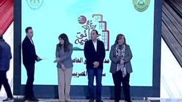 رئيس الوزراء يسلم عقود وحدات سكن لكل المصريين بحدائق العاصمة