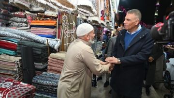 في شوارع طور سيناء.. المحافظ بين الناس في جولة إنسانية تجسد الشراكة