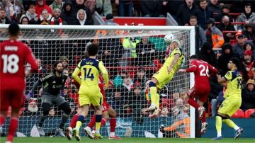 ماذا قدم محمد صلاح بعد نزوله بديلا في تعادل ليفربول أمام توتنهام بالدوري الإنجليزي؟