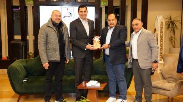 إنــبي يكرم وزير الشباب ورئيس رابطة الأندية