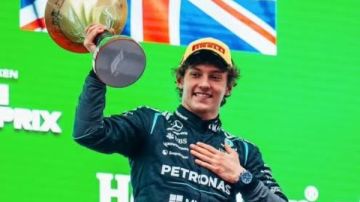 الإيطالي الصاعد يكتب التاريخ: أنتونيللي أصغر متصدر لبطولة فورمولا-1 الإيطالي الصاعد يكتب التاريخ: أنتونيللي أصغر متصدر لبطولة فورمولا-1