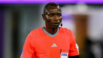 الكونغولي جاك ندالا حكما لمباراة المصري وشباب بلوزداد الجزائري بالكونفيدرالية