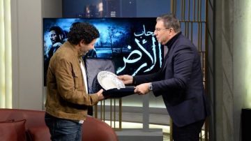 عمرو الليثي يكرم إياد نصار على نجاحه في صحاب الأرض وكواليس مأساة غزة