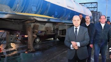 محافظ الغربية يواصل متابعة جهود رفع تجمعات مياه الأمطار على مدار الساعة محافظ الغربية يواصل متابعة جهود رفع تجمعات مياه الأمطار على مدار الساعة